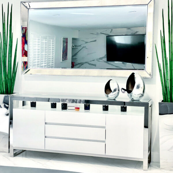 Cube en verre en acier inoxydable avec herbe de cobra