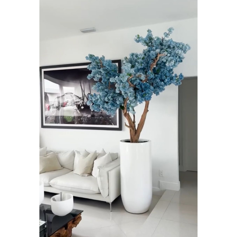 Jarrón St. Tropez en blanco mate con flores de cerezo azules