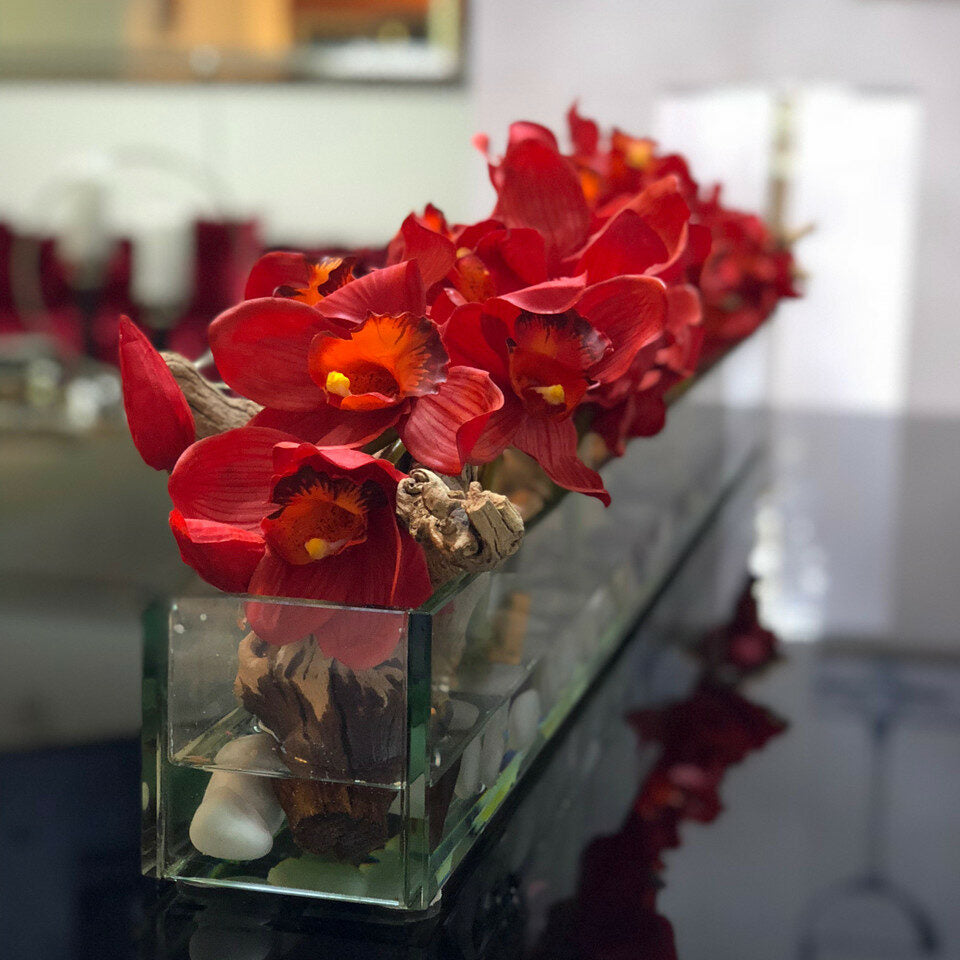 Jarrón de cristal de casa moderna con cymbidia roja