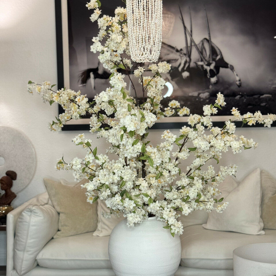 Jarrón Konos con flores de cerezo