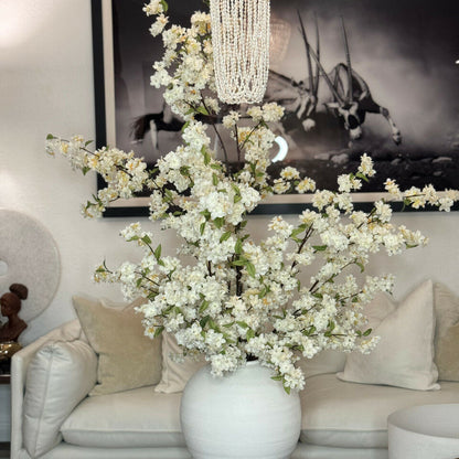 Jarrón Konos con flores de cerezo